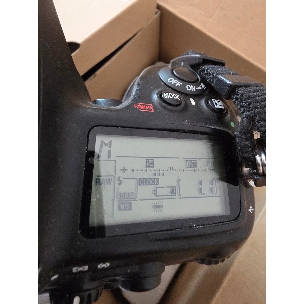 Nikon D700 12.1MP Digital SLR Camera Body FX Full Frame with Box & Auto Winder